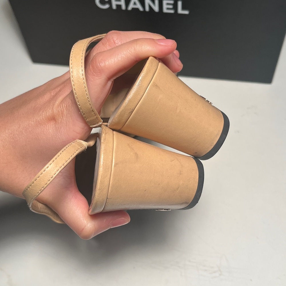 CHANEL Beige and Black Slingback Heels - Picture 3 of 13